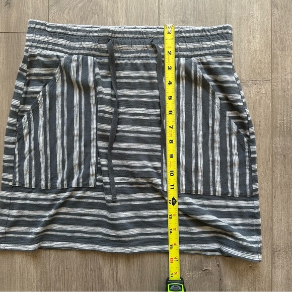 Ann Taylor Loft mini skirt - size XS - Picture 3 of 4